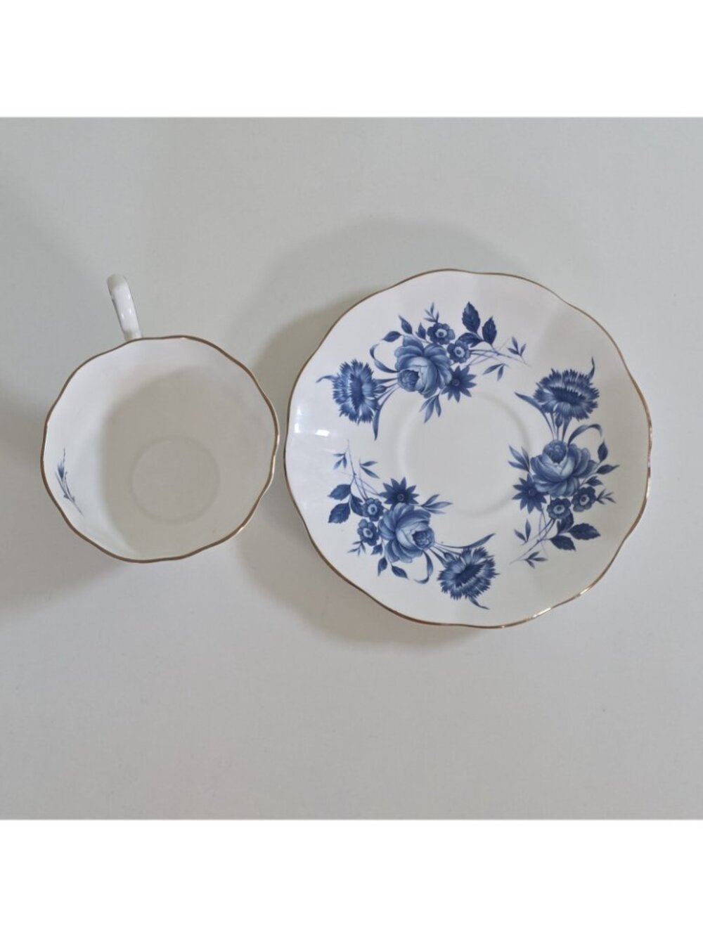 Vintage Sandringham English Bone China Teacup & Saucer Set Blue Roses Gold Trim - Picture 6 of 14